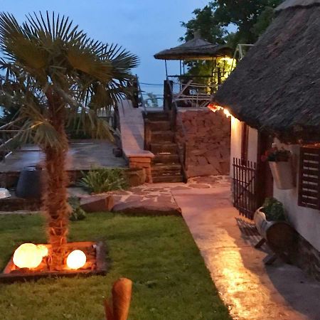 200 Eves Vendeghaz Βίλα Balatonalmádi Εξωτερικό φωτογραφία